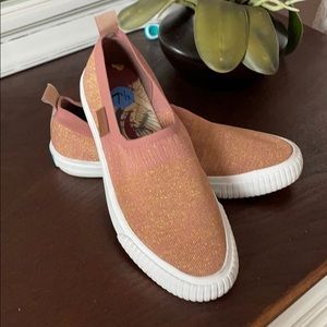 🐠Blowfish slip on shoe